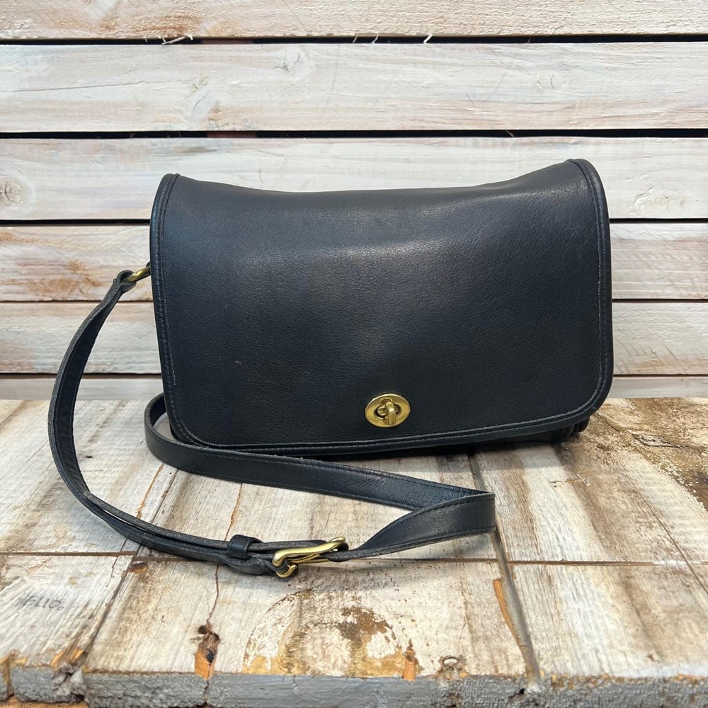 Vintage Coach Black Leather Flap Bag Turnlock USA‎ Pocket Bag 9812